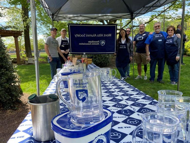 Alumni enjoy a root beer float social